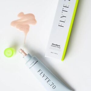 GlowBack. Global Prep primer by Flyte 70